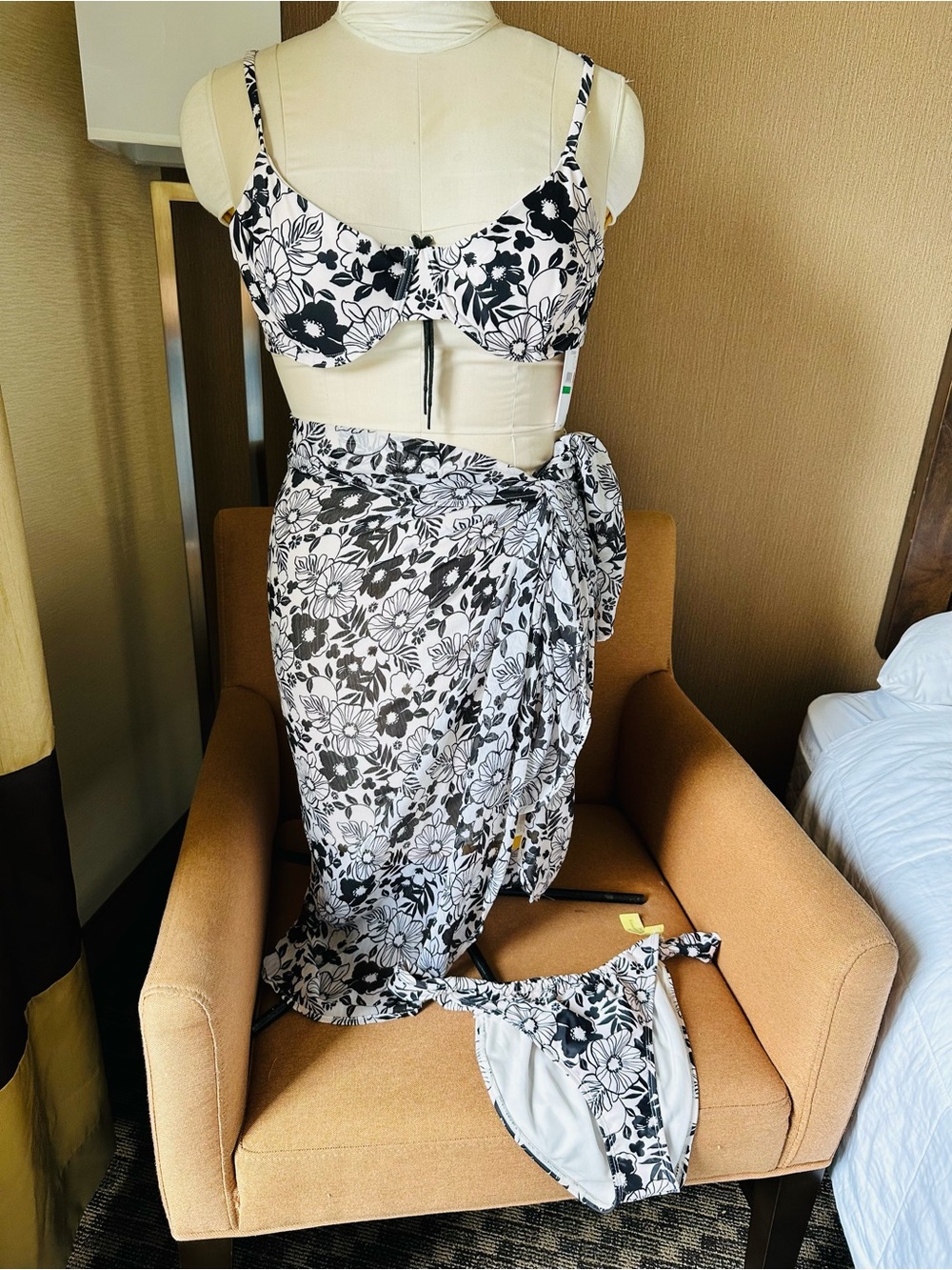 NWT Jessica Simpson Black and White Floral Three-Piece Bikini Set L